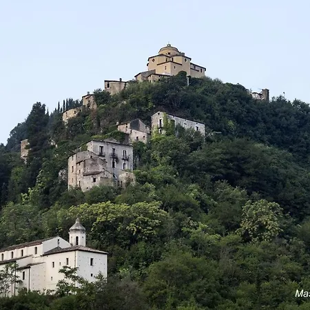 Lavinium Diffuso Hotel Castelluccio Inferiore