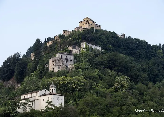 Lavinium Diffuso Hotel Castelluccio Inferiore